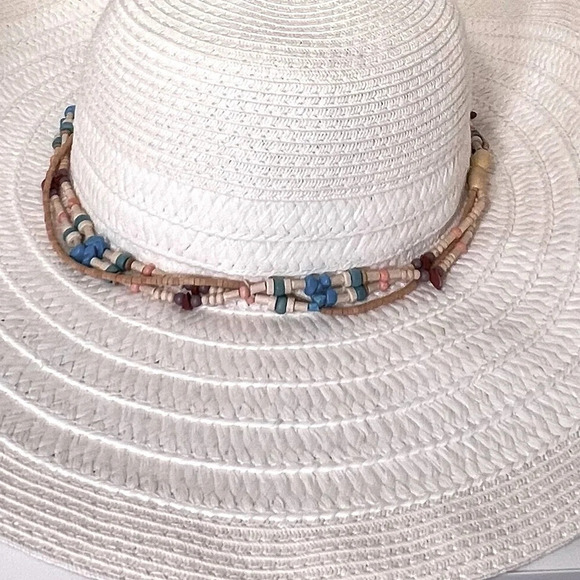 Tropical trends, Dorfman Pacific handmade White,string beaded wide brim Sun hat - Picture 1 of 8